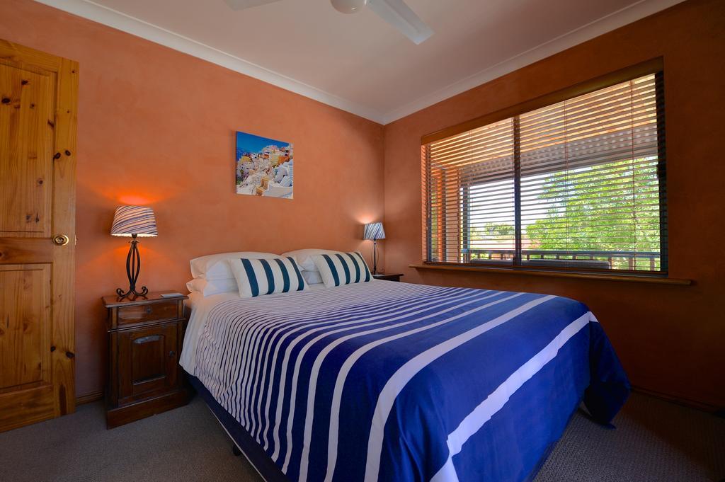 Anchorage Guest House And Self-Contained Accommodation Rockingham Room photo